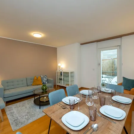 Cozy Duplex Garden & Family Comfort