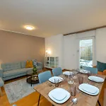 Cozy Duplex Garden & Family Comfort