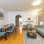 شقة Cozy Duplex Garden & Family Comfort